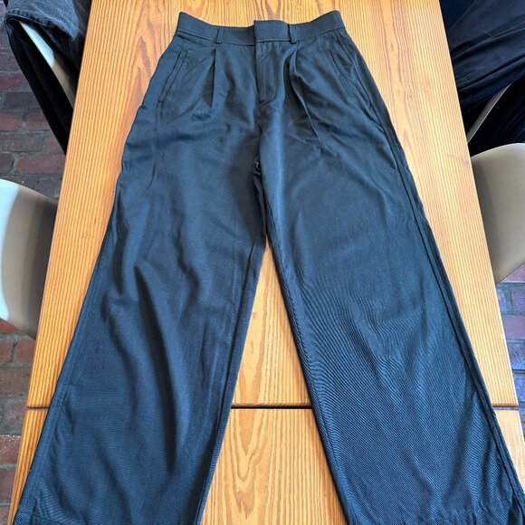 Everlane - The Draper Pleated Pant in Buttersmooth - Black - Size 6R - Picture 3 of 7